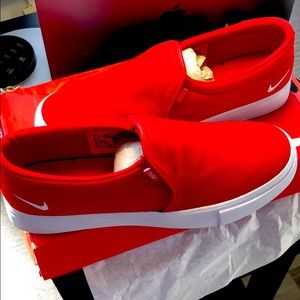 NIKE RED COURT ROYALE SLIP UNIVERSE